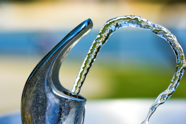 Media picture: Install free water fountains across the city