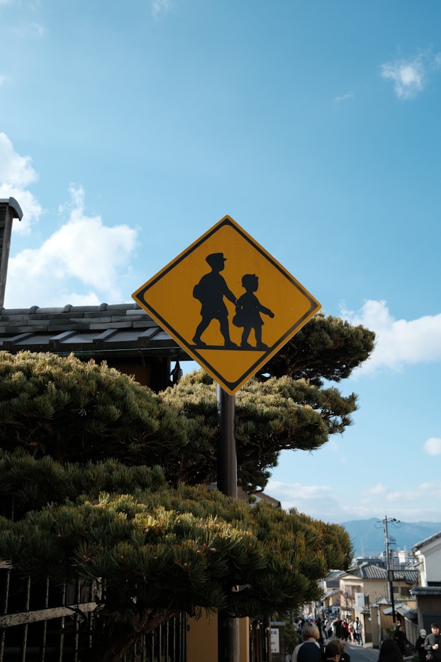 Multimedia-irudia: Safe school zones with reduced speed limits and signage