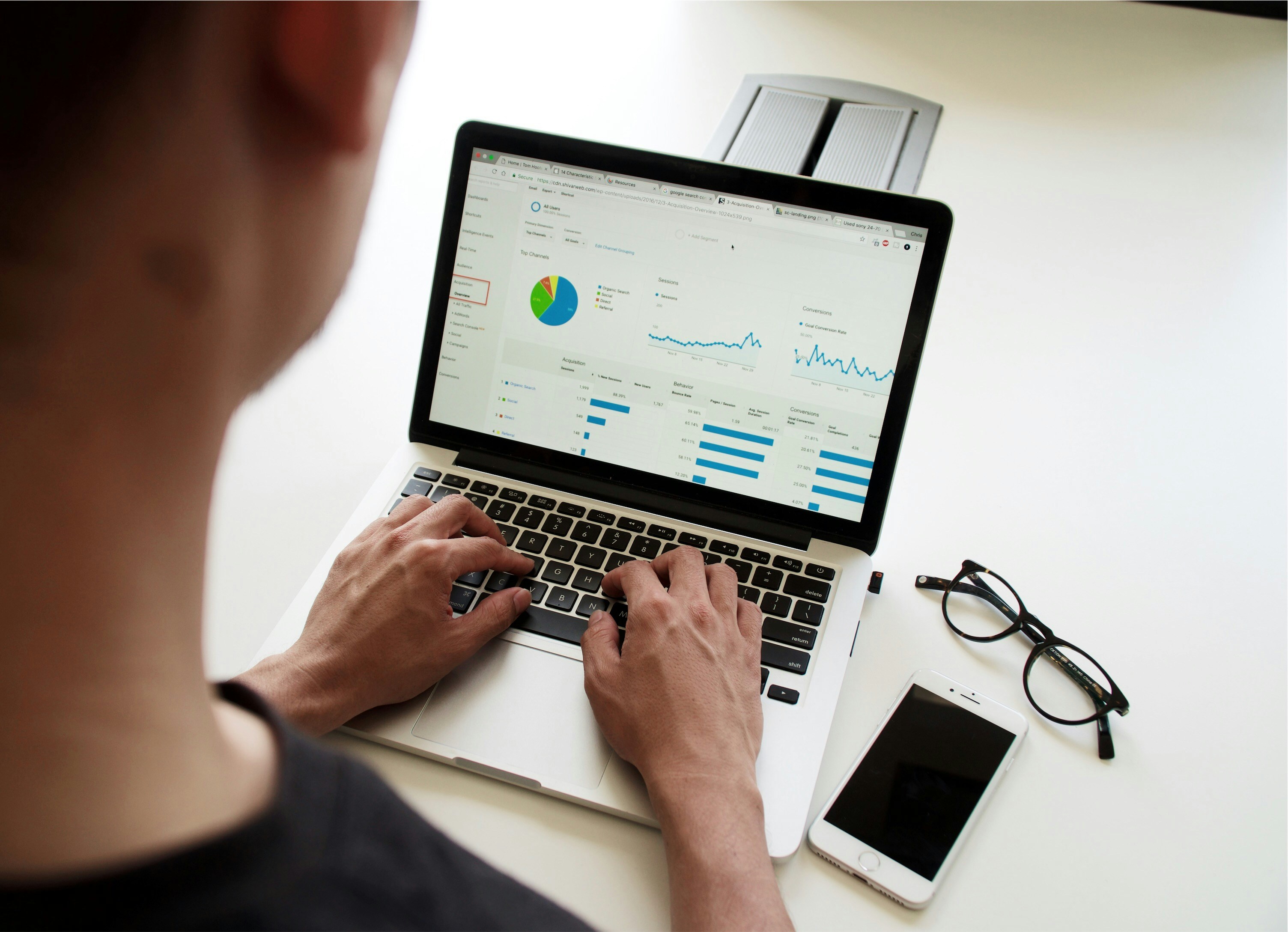 Image média: Enhance Digital Literacy Programs for Seniors